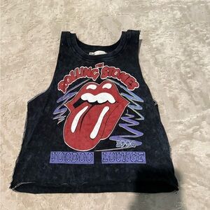 Pull&Bear Black and Red Crop Top with Graphic Design